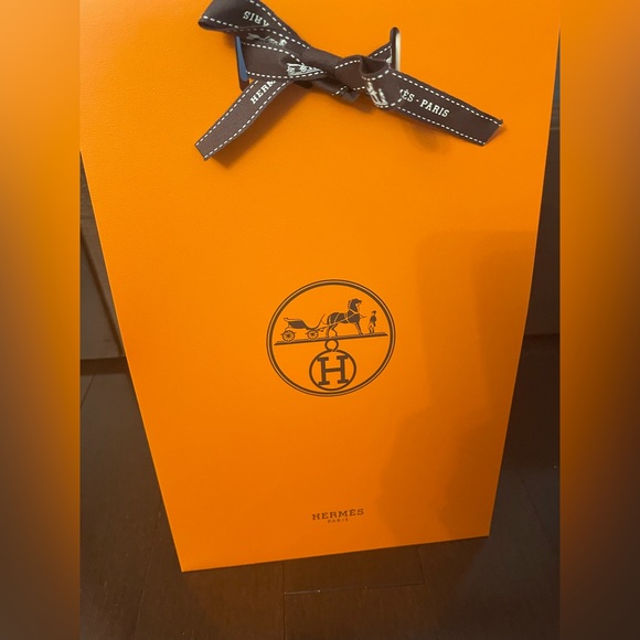 NIB Hermes Luxurious Soap and Hermes Bag - Picture 4 of 7